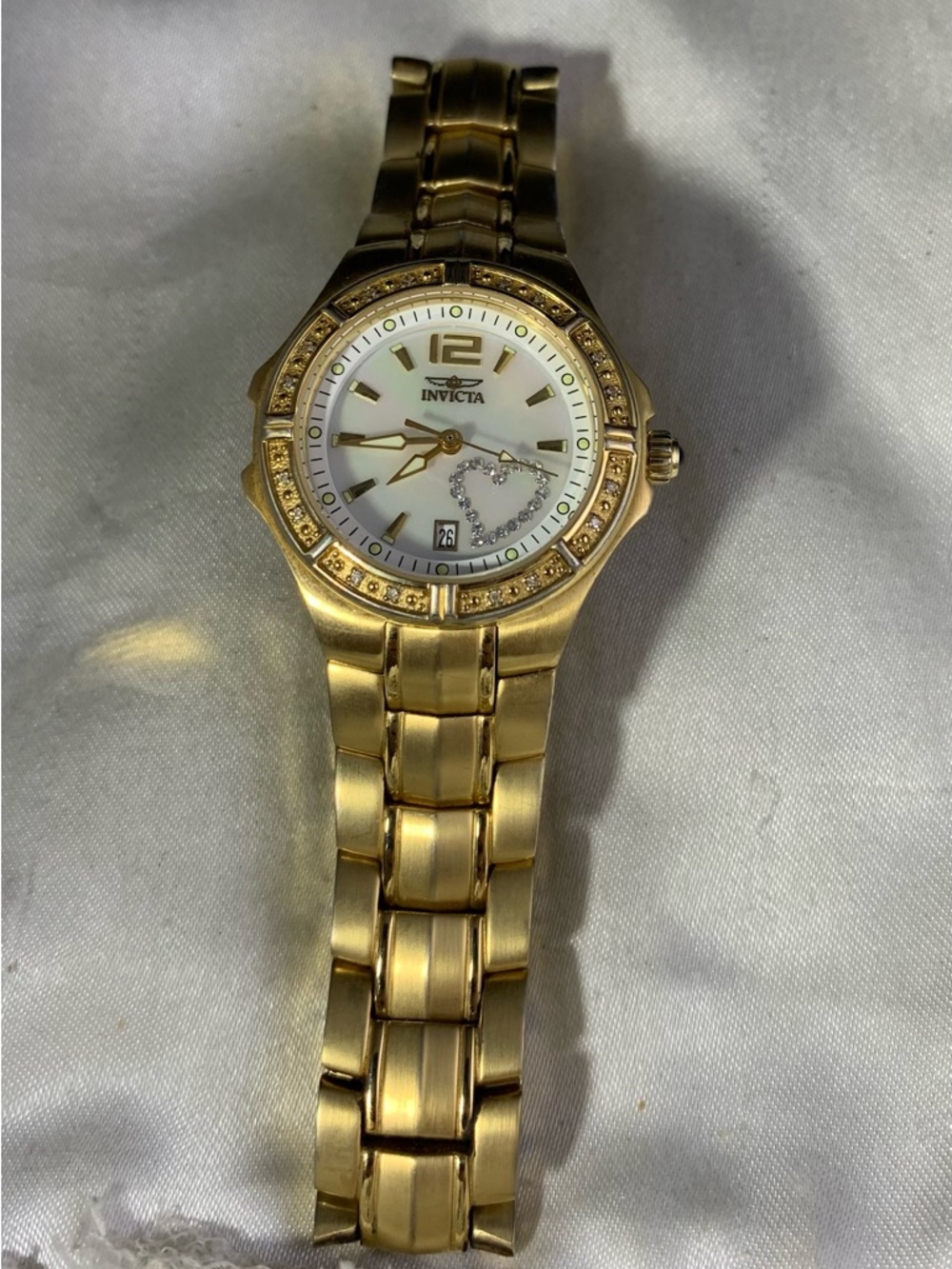 Invicta diamond heart accent mother of pearl dial,Luxury watch for women.
